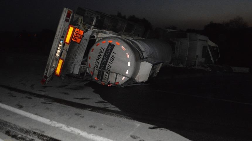 Kütahya'da asit yüklü tankerle otomobil çarpıştı: 5 yaralı