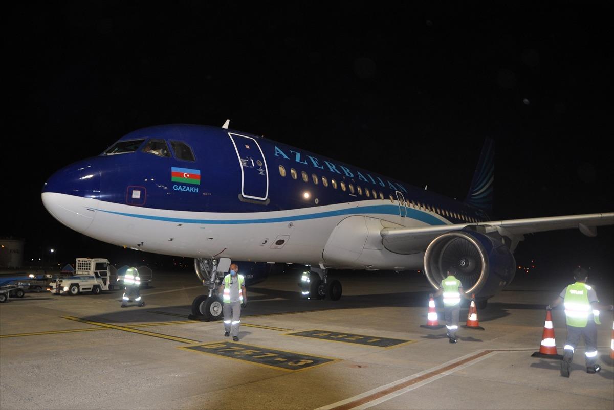 Azerbaycanlı ekip, orman yangınlarıyla m&uuml;cadeleye destek i&ccedil;in T&uuml;rkiye'ye geldi