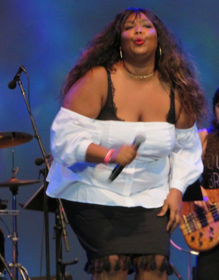 Lizzo isyan etti! "Üzerine atlayıp hayranımı öldürmedim" G1