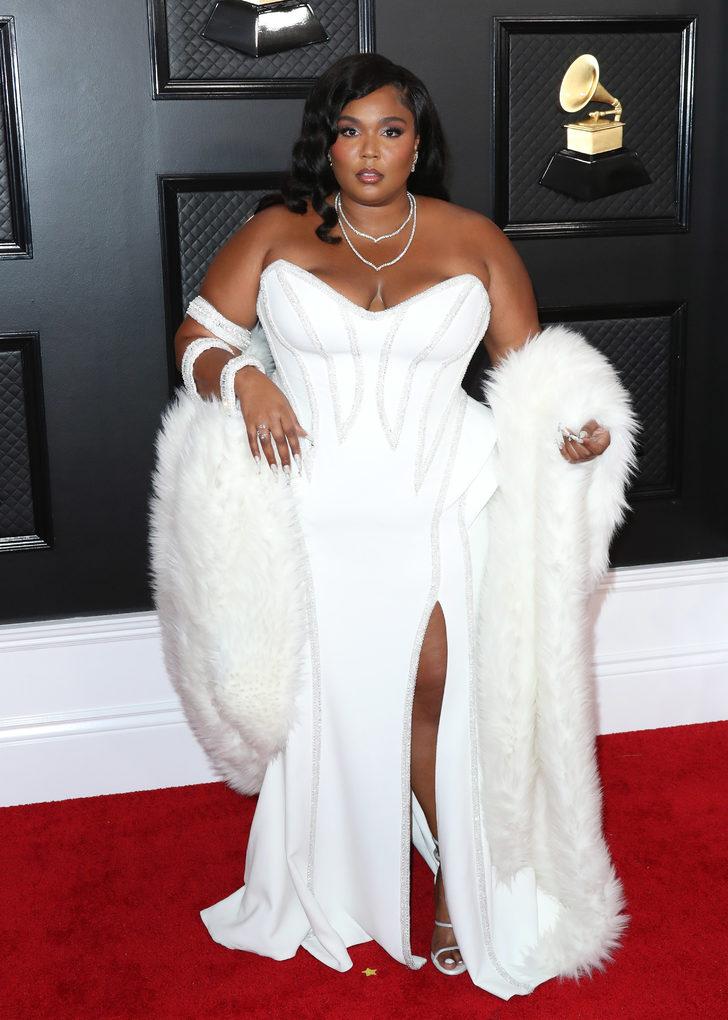 Lizzo isyan etti! "Üzerine atlayıp hayranımı öldürmedim" G5