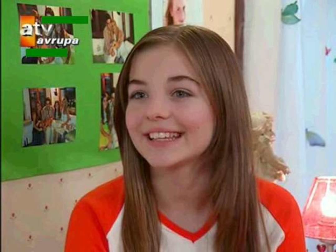 Selena'nın Leyla'sı Gizem G&uuml;ven'in Sihirli Annem'deki Ceren'den farkı! İşte yıllar i&ccedil;indeki değişimi