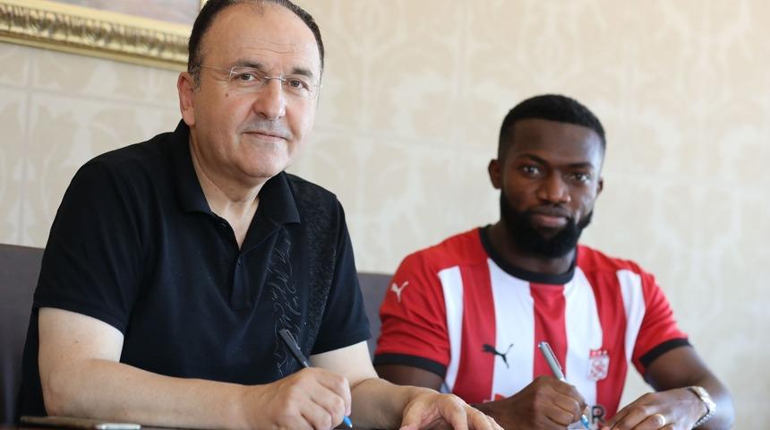 Azubuike Okechukwu resmen Sivasspor’da