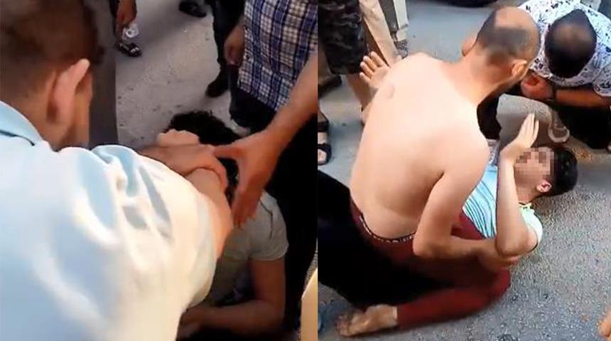 Kızların etek altı görüntülerini çekerken yakalandı! Tacizciye sokak ortasında linç girişimi