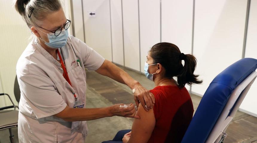 Bel&ccedil;ika'da işverenler &ccedil;alışanlarının aşı bilgilerine ulaşmak istiyor
