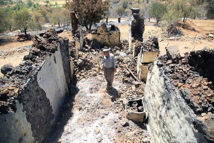 Mersin'deki orman yangınında evi kullanılamaz hale gelen mahalle sakini, üzüntüsünü anlattı: G3