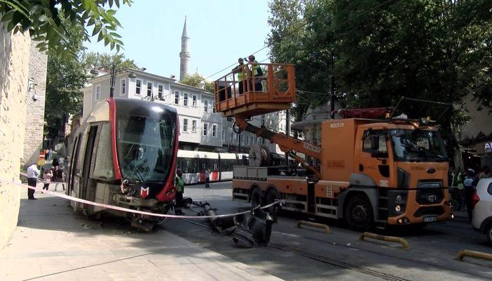 Korkutan kaza! İstanbul'da tramvay yoldan çıktı