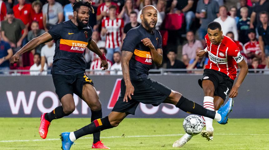 PSV futbolcuları, G.Saray'ı yendikten sonra İstanbul'da Türk kızlarıyla parti yaptı