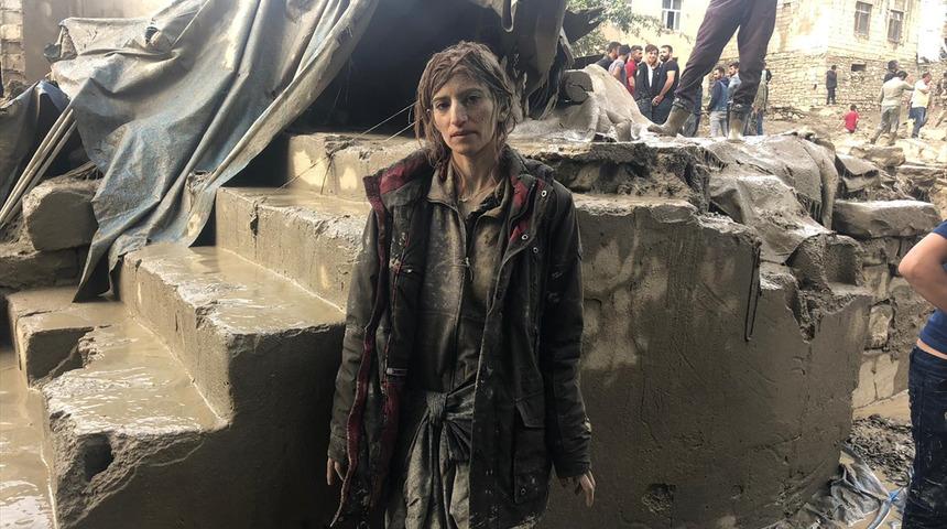 Van'da sel 6 evi yıktı! Bir kadın selden kurtarıldı