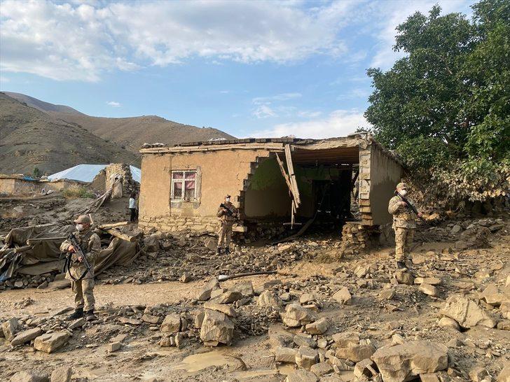 GÜNCELLEME - Van'da sel nedeniyle 5 ev yıkıldı G2