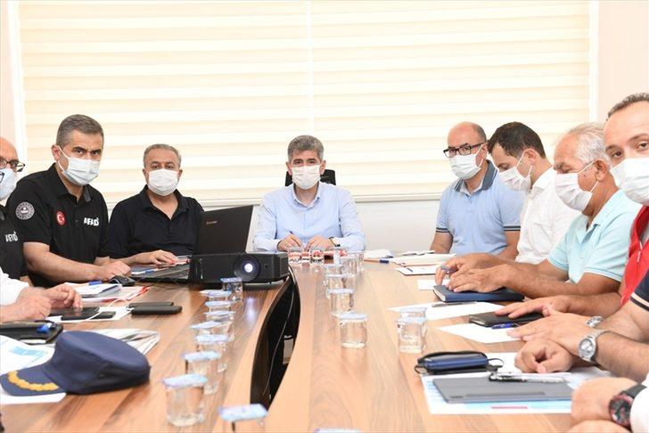 İçişleri Bakan Yardımcısı İnce, Mersin Aydıncık'taki yangında zarar gören alanlarda incelemede bulundu G1