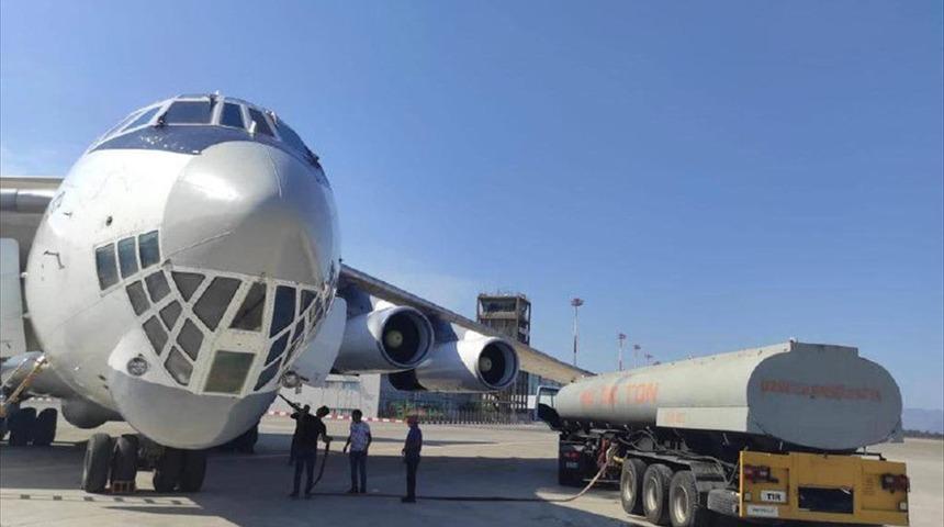 İran'dan gelen yangın söndürme uçağına Aksaz Deniz Üs Komutanlığında su ikmali yapıldı