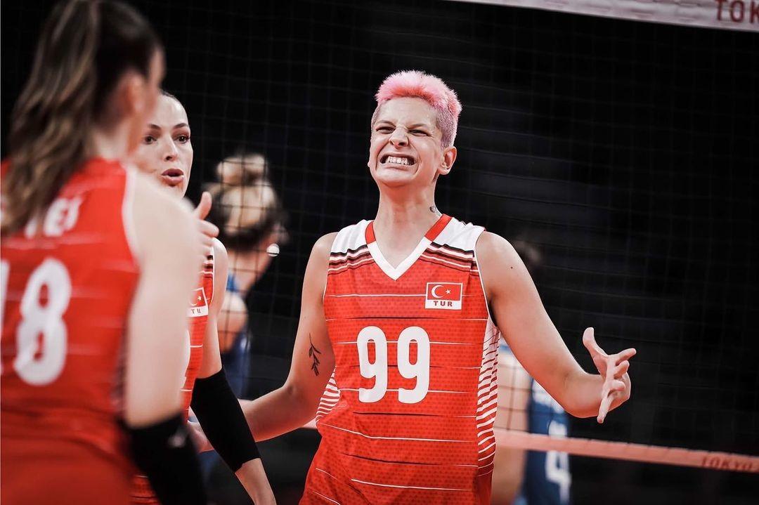 A Milli Voleybol Takımı oyuncusu Ebrar Karakurt kimdir? Ka&ccedil; yaşında ve nereli? Ebrar Karakurt'un boyu ka&ccedil;?