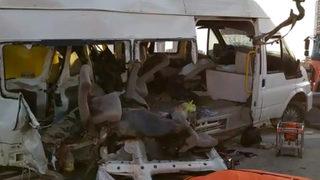 Gaziantep'te korkunç kaza! Tarım işçilerini taşıyan minibüse TIR çarptı: 3 ölü, 16 yaralı