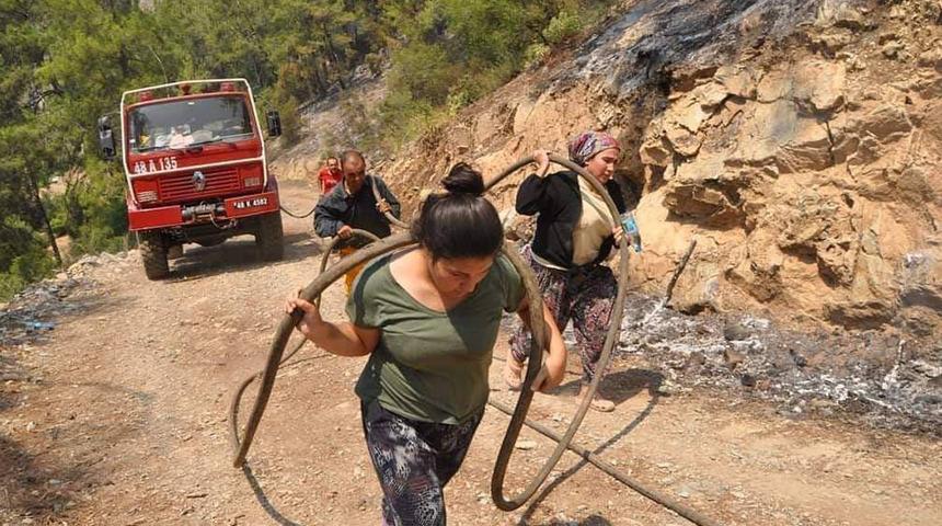 Orman işçilerine hortum taşıyan Merve: Zaman değişse de kadınlarımız hiç değişmedi