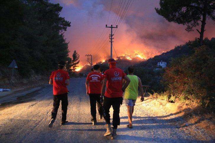 Milas'ta ormanlık alanda çıkan yangın kontrol altına alınmaya çalışılıyor G5