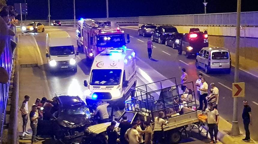 Ters yönde gelen araç dehşeti yaşattı! Yaralıları itfaiye kurtardı