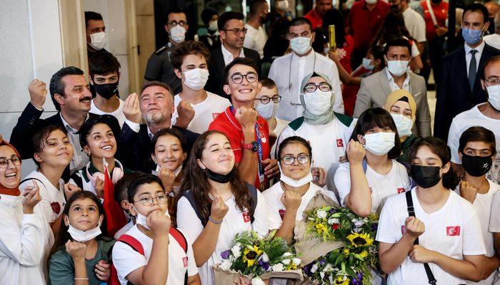 Olimpiyat Şampiyonu Mete Gazoz yurda döndü