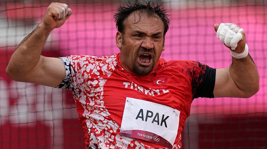 Erkekler çekiç atmada Eşref Apak finalde