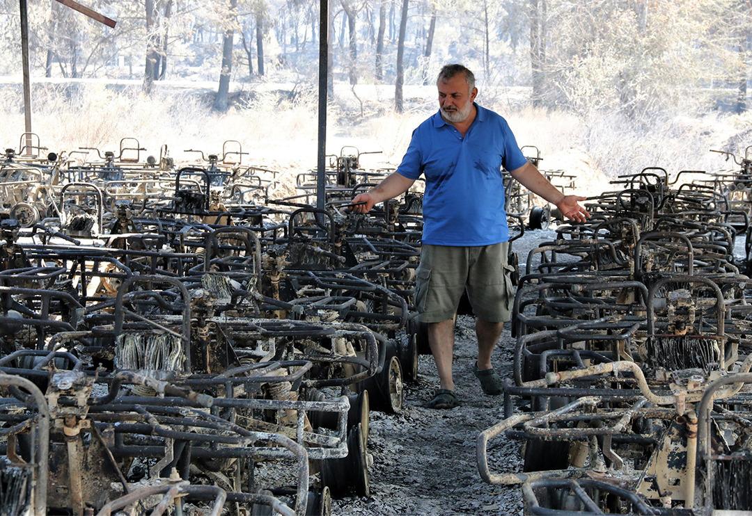 Manavgat yangınında alevlerin arasında kalan safari işletmesi sahibi &ouml;l&uuml;mden d&ouml;nd&uuml;!