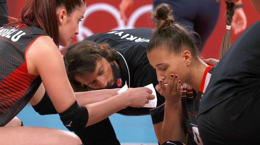 Korkutan pozisyon! Filenin Sultanları maçta kafa kafaya çarpıştı