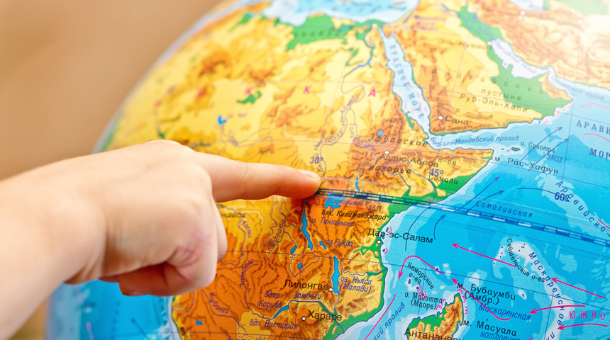 Ekvator çizgisindeki "su hunisi testi" turistlerin ilgi odağı oluyor