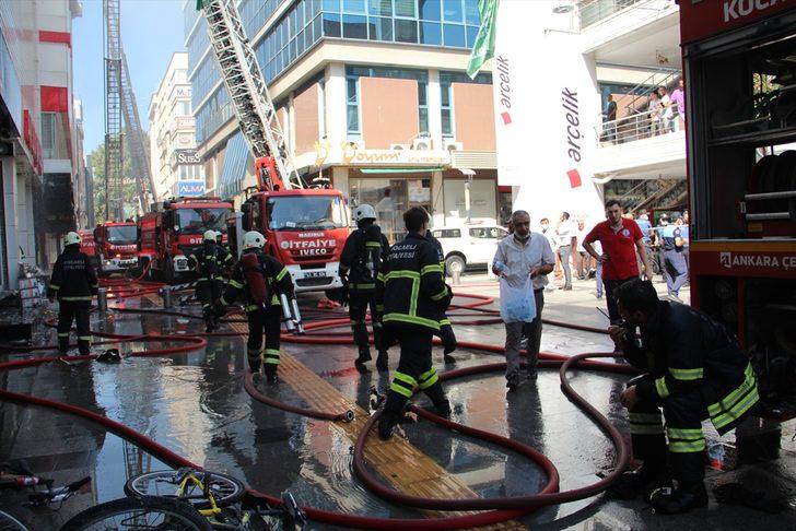 Kocaeli'de mağazanın çatısında çıkan yangın hasara yol açtı G4