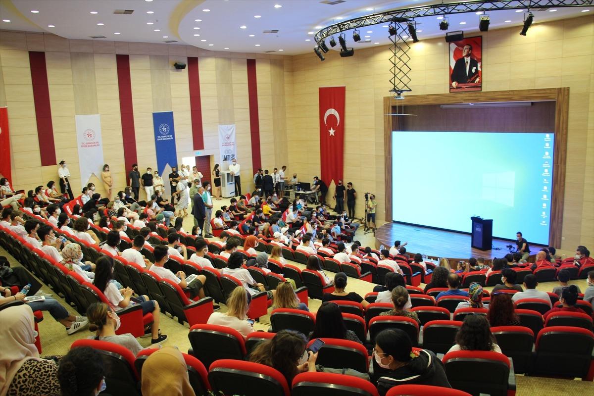 Antalya'da &uuml;st&uuml;n zekalı &ouml;ğrencilerin katılacağı 4 haftalık yaz kampının a&ccedil;ılış toplantısı yapıldı