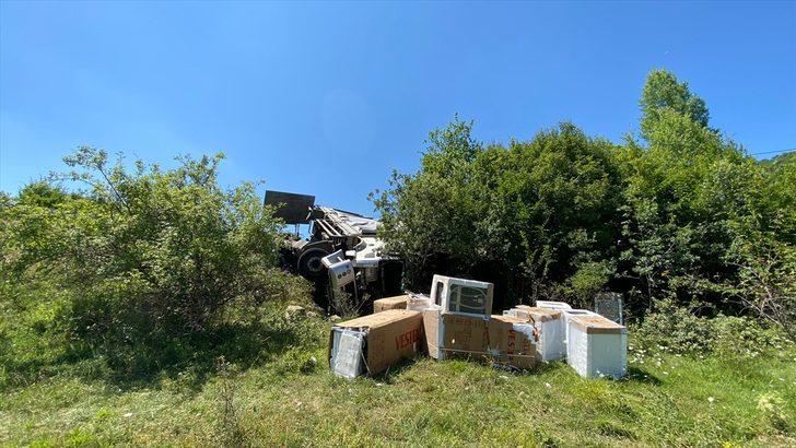 Çorum'da devrilen kamyondaki 1 kişi öldü, 1 kişi yaralandı G3