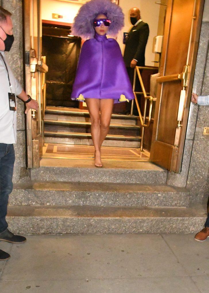 Lady Gaga morlar içinde G5