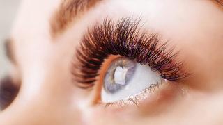 Meğer çok kolaymış! Gür ve uzun kirpiklere sahip olmak isteyenlere hayat kurtaran tüyolar