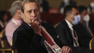 Burak Elmas'dan Falcao ve Feghouli'ye: Kendinize kulüp bulun!