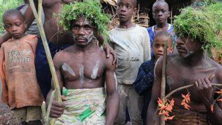 Afrika’nın en eski sakinlerinden Pigmeler, binlerce yıldır devam eden ilkel yaşamlarından vazgeçmiyor