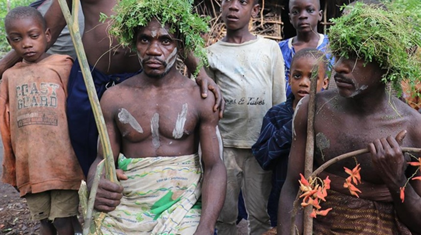 Afrika’nın en eski sakinlerinden Pigmeler, binlerce yıldır devam eden ilkel yaşamlarından vazgeçmiyor