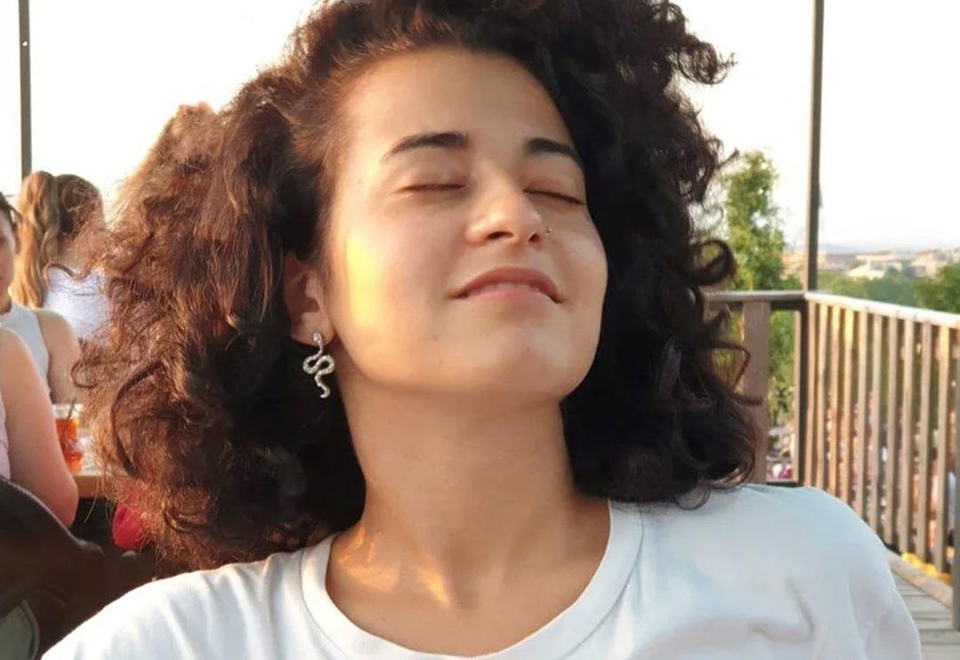 &Uuml;nl&uuml; isimler vahşice katledilen Azra G&uuml;lendam Haytaoğlu'nun ardından isyan etti