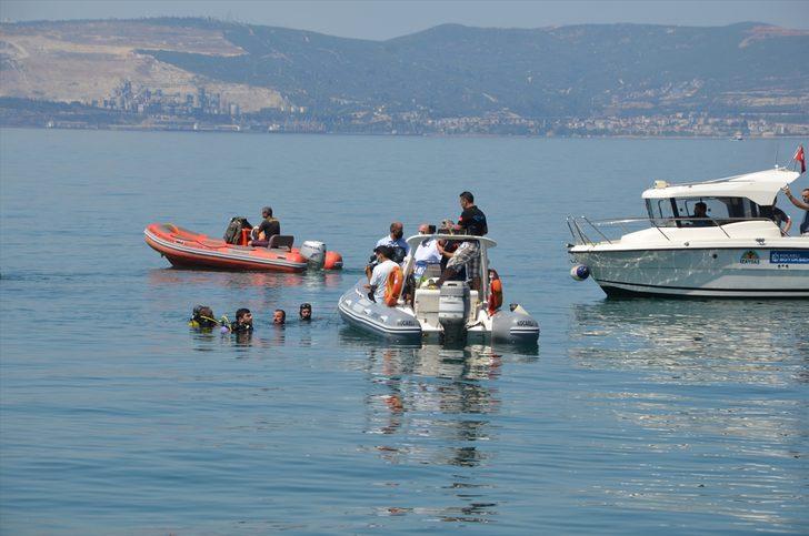 Kocaeli'de su altındaki "emektar vapur" müsilajdan arındırıldı G2