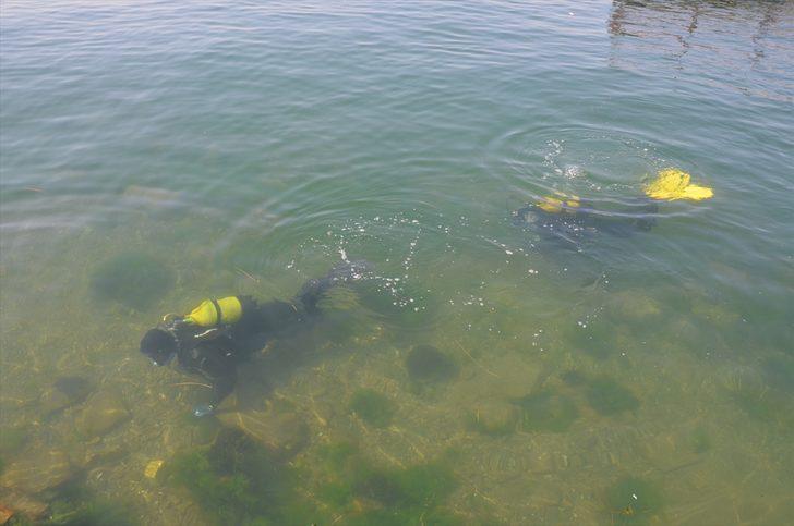 Kocaeli'de su altındaki "emektar vapur" müsilajdan arındırıldı G3