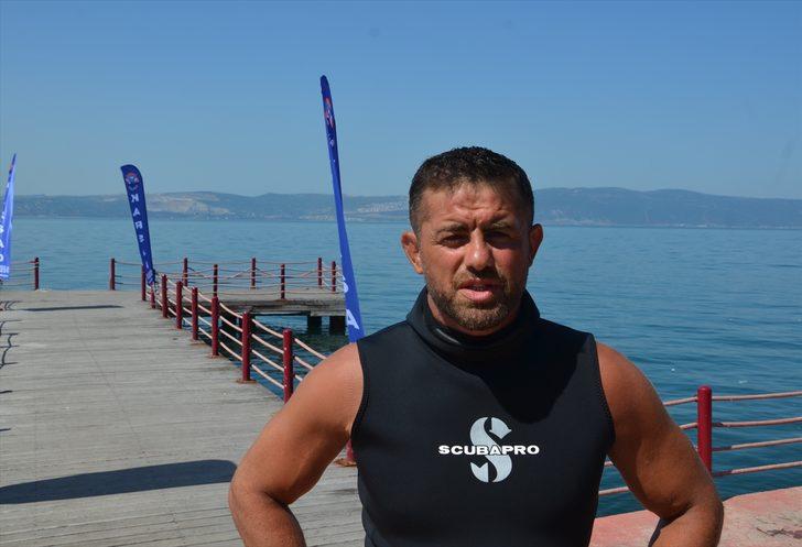 Kocaeli'de su altındaki "emektar vapur" müsilajdan arındırıldı G4