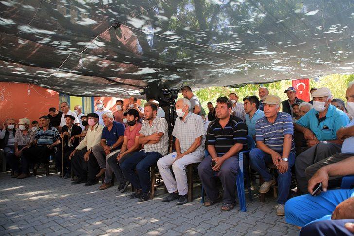 Hazine ve Maliye Bakanı Elvan, Mersin'deki orman yangından etkilenen vatandaşlarla buluştu: G1