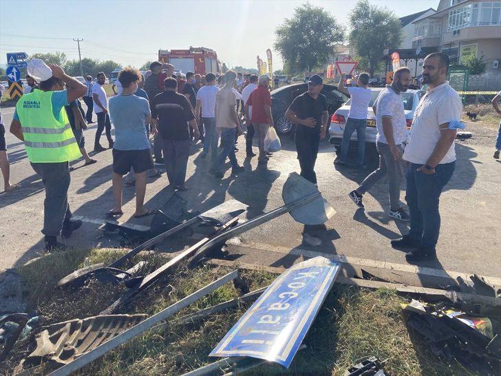 Sakarya’da iki otomobil çarpıştı: 1 ölü, 4 yaralı G2