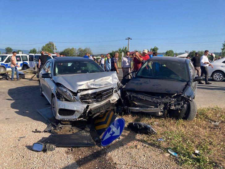 Sakarya’da iki otomobil çarpıştı: 1 ölü, 4 yaralı G3