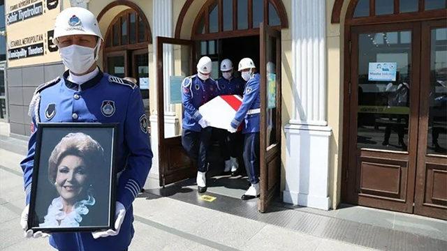 Usta oyuncu Nedret Güvenç son yolculuğuna uğurlandı