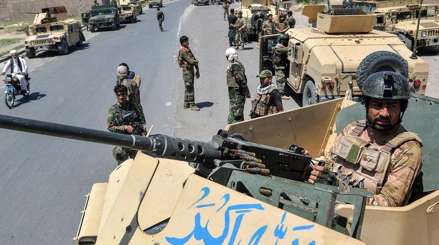Taliban'ın ilerlediği Afganistan'da sokak &ccedil;atışmaları şiddetleniyor