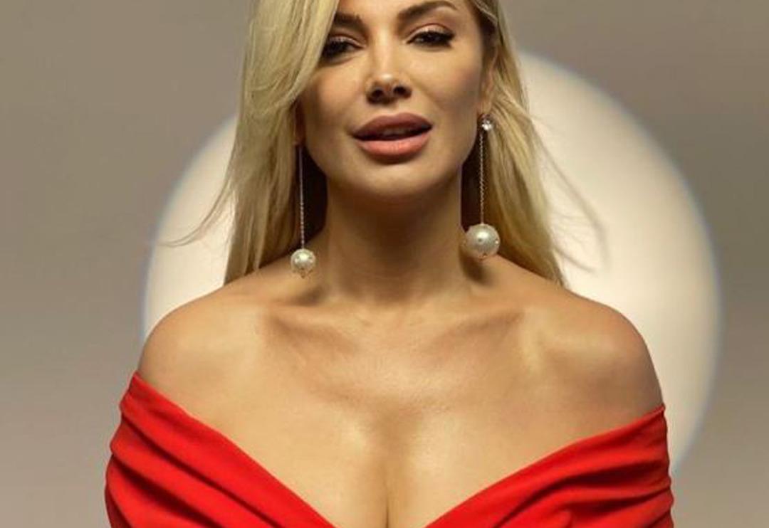 Song&uuml;l Karlı oğlu Efe'nin doğum g&uuml;n&uuml;n&uuml; kutladı! Pozu dalga konusu oldu