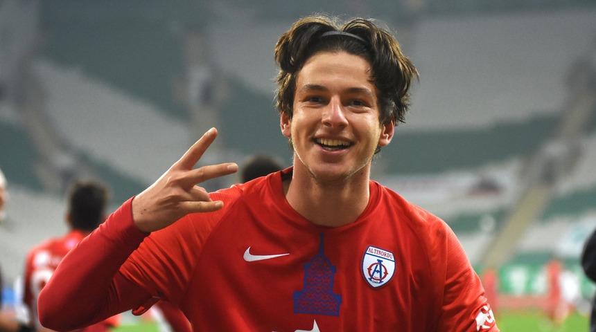 Galatasaray genç golcünün peşinde