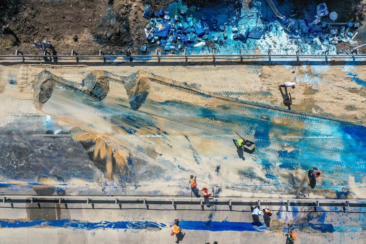 G&Uuml;NCELLEME - Bursa'da iki tırın &ccedil;arpıştığı kazada bir kişi yaralandı