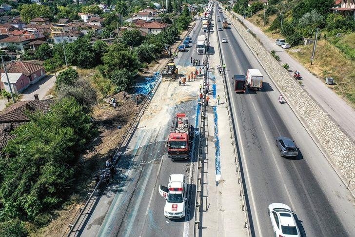 GÜNCELLEME - Bursa'da iki tırın çarpıştığı kazada bir kişi yaralandı G5