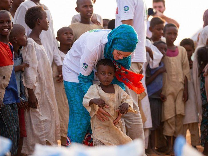 Kurduğu dernekle binlerce insana yardım ediyor! İşte Gamze Özçelik'in yaptığı hayır işleri... G3
