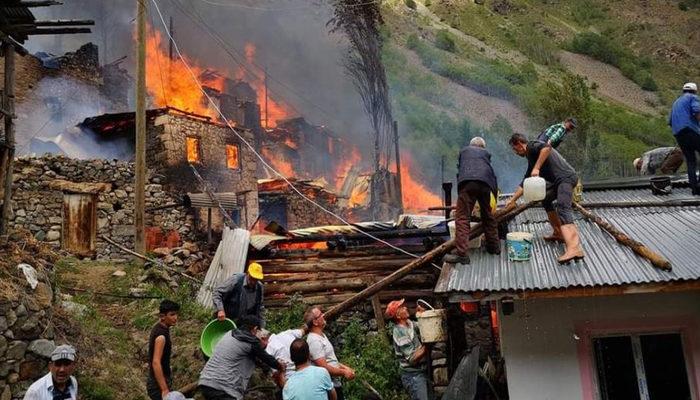 Artvin'in Yusufeli ilçesinde yangın! Alevler çevredeki ...