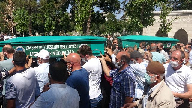15 dakika arayla vefat ettiler!