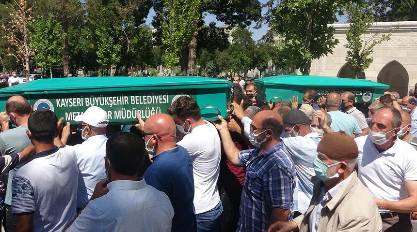 Kahreden olay: 15 dakika arayla vefat ettiler!